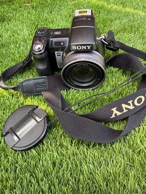 Sony Black Bridge Camera with Carl Zeiss Lens and Branded Strap